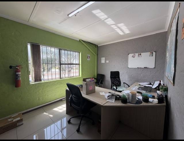 INDUSTRIAL PROPERTY TO RENT IN NORTH END